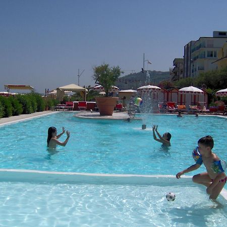 Hotel Nord Est Gabicce Mare Esterno foto