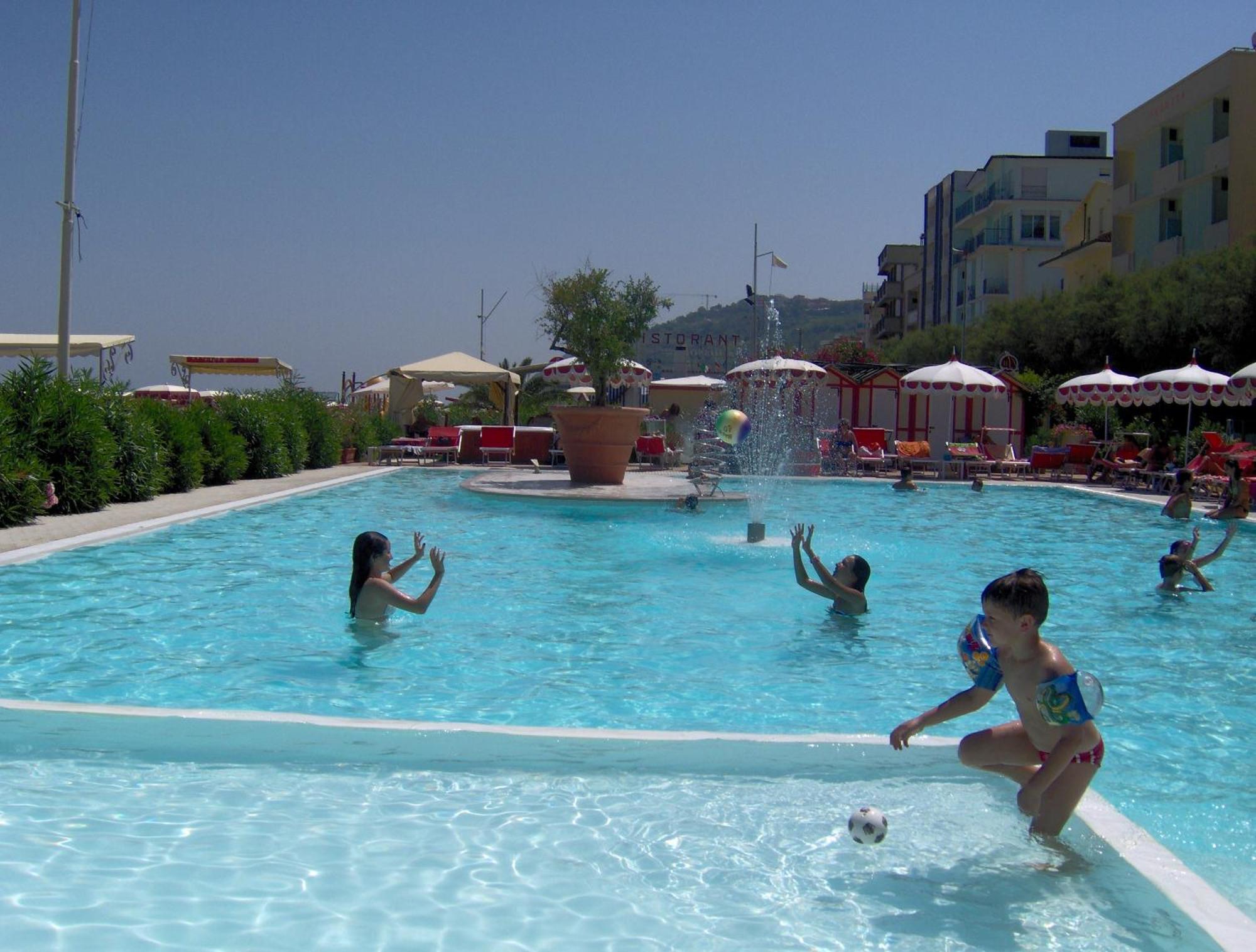 Hotel Nord Est Gabicce Mare Esterno foto