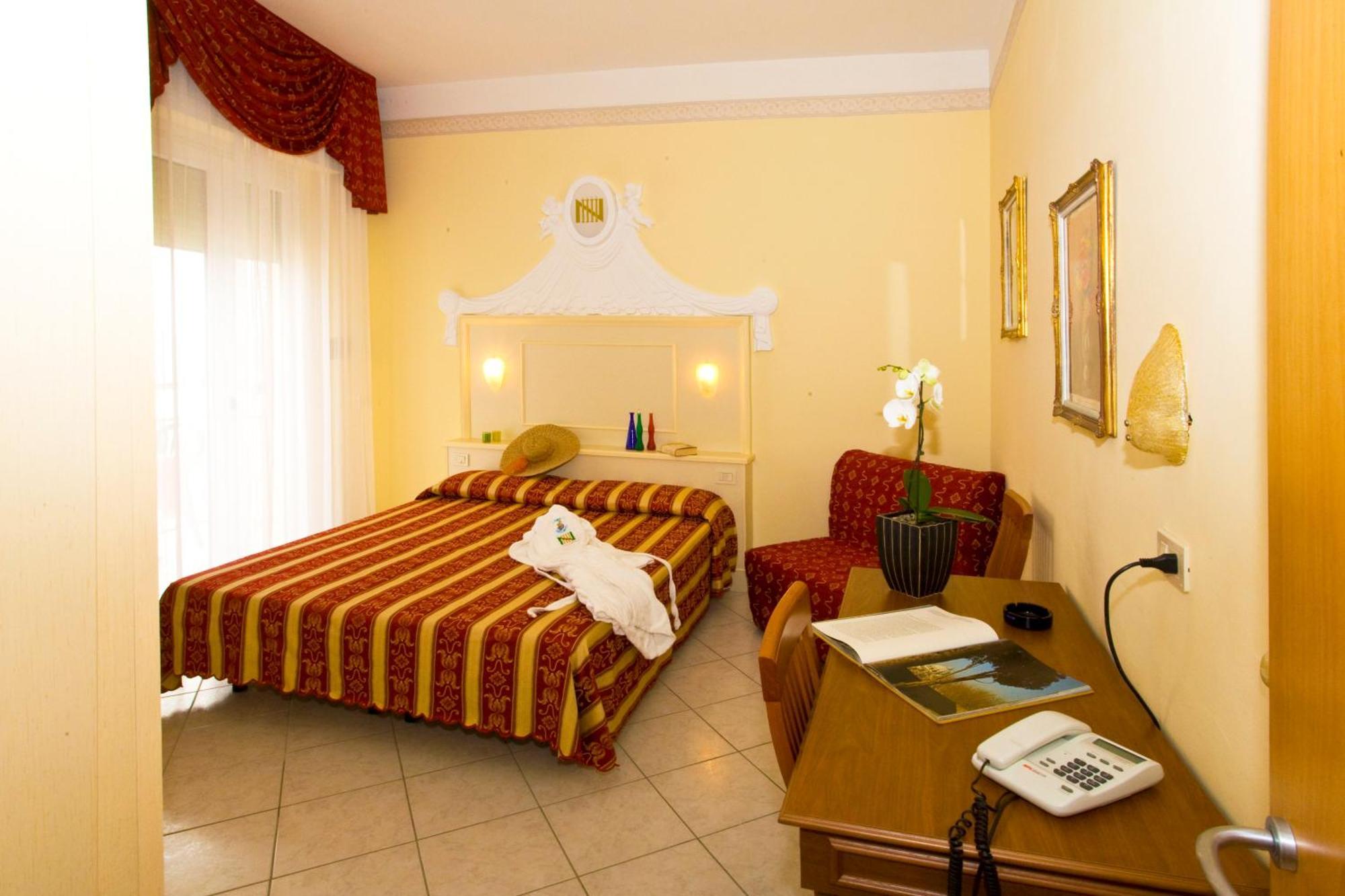 Hotel Nord Est Gabicce Mare Esterno foto