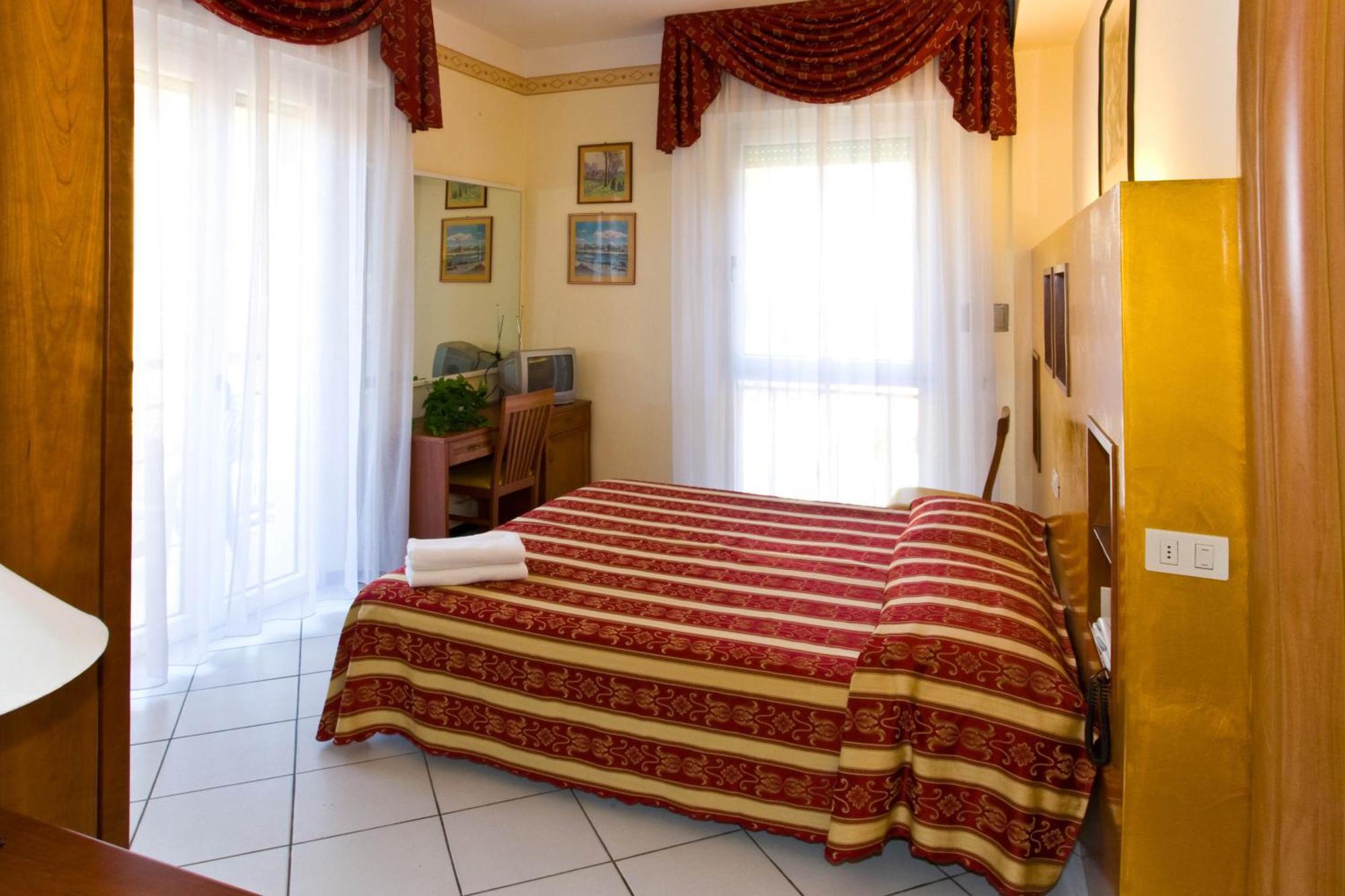 Hotel Nord Est Gabicce Mare Esterno foto