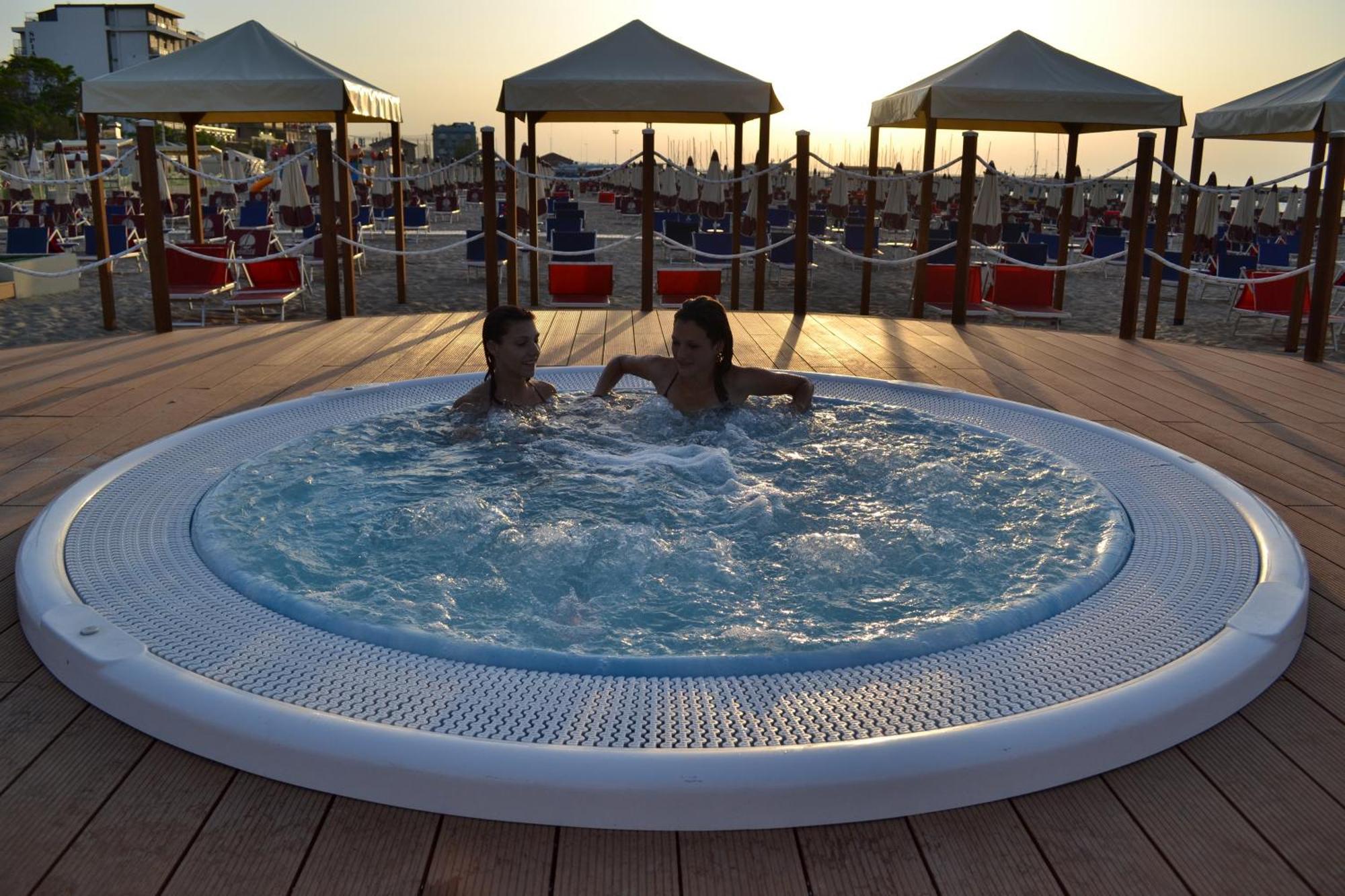 Hotel Nord Est Gabicce Mare Esterno foto