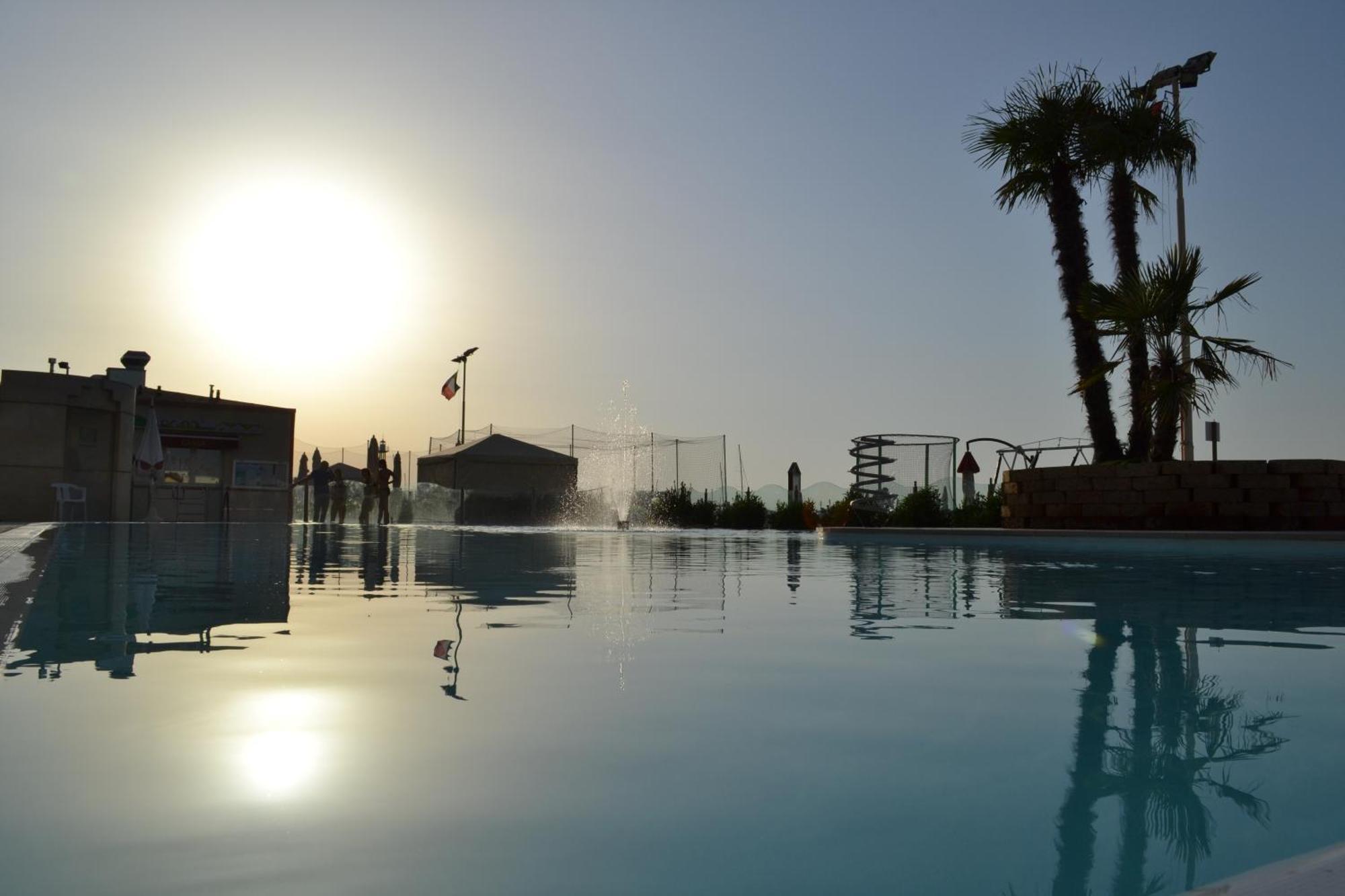 Hotel Nord Est Gabicce Mare Esterno foto