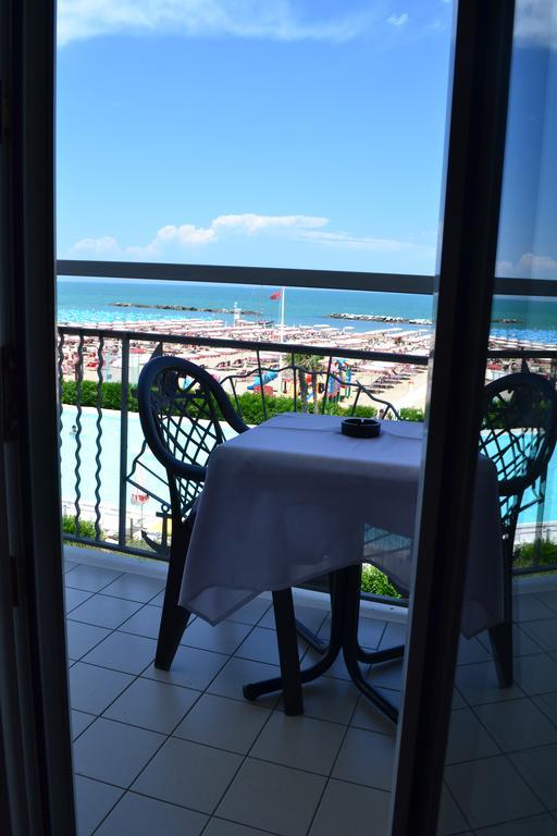 Hotel Nord Est Gabicce Mare Esterno foto