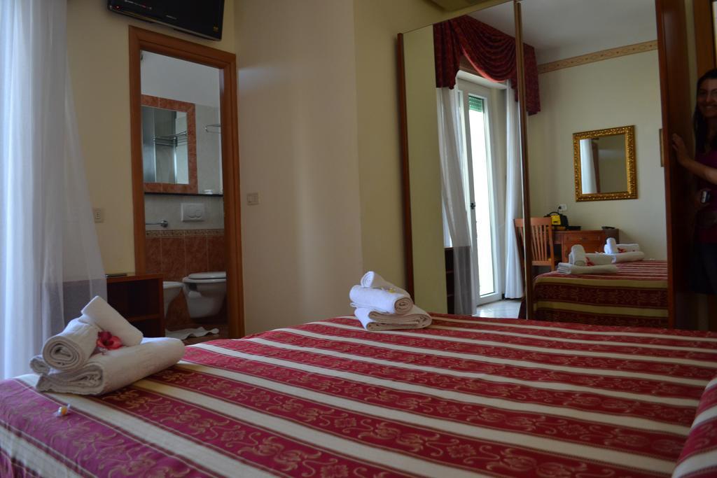 Hotel Nord Est Gabicce Mare Esterno foto