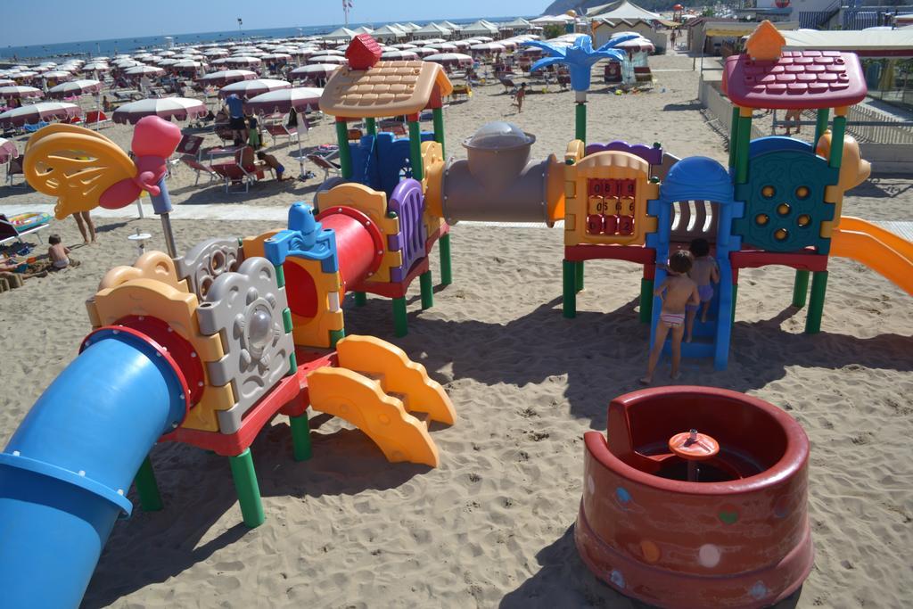 Hotel Nord Est Gabicce Mare Esterno foto