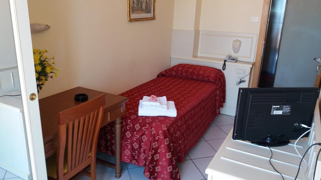 Hotel Nord Est Gabicce Mare Esterno foto