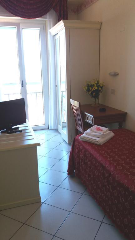 Hotel Nord Est Gabicce Mare Esterno foto