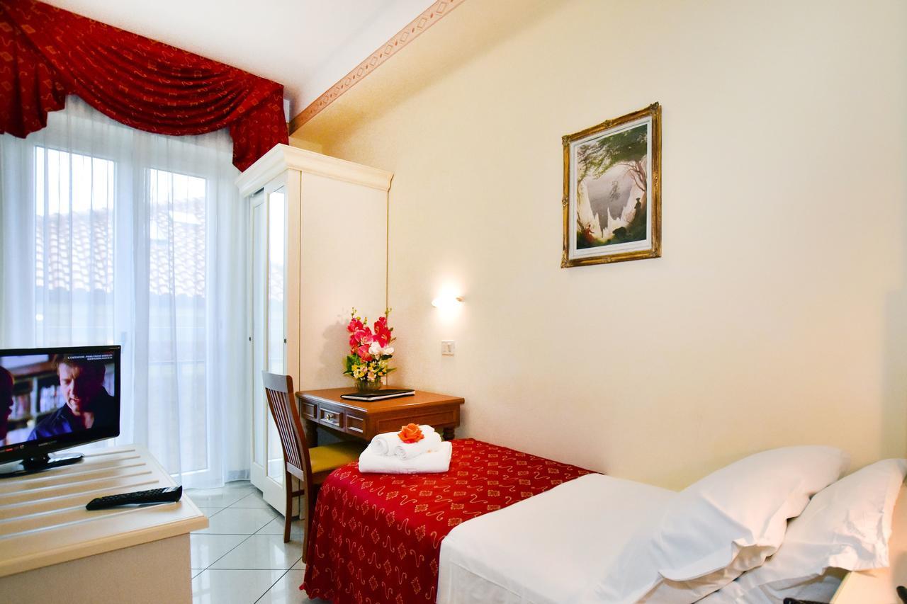 Hotel Nord Est Gabicce Mare Esterno foto